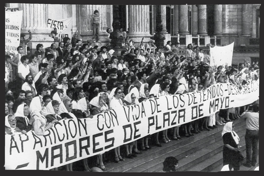 Madres de Plaza De Mayo marching